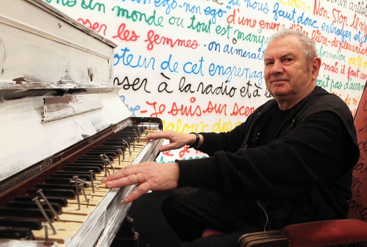 Benjamin Vautier at his retrospective in Lyon, Ben fait son striptease integral, in 2010 Photo by Vincent Dargent / Abaca Press / Alamy Stock Photo