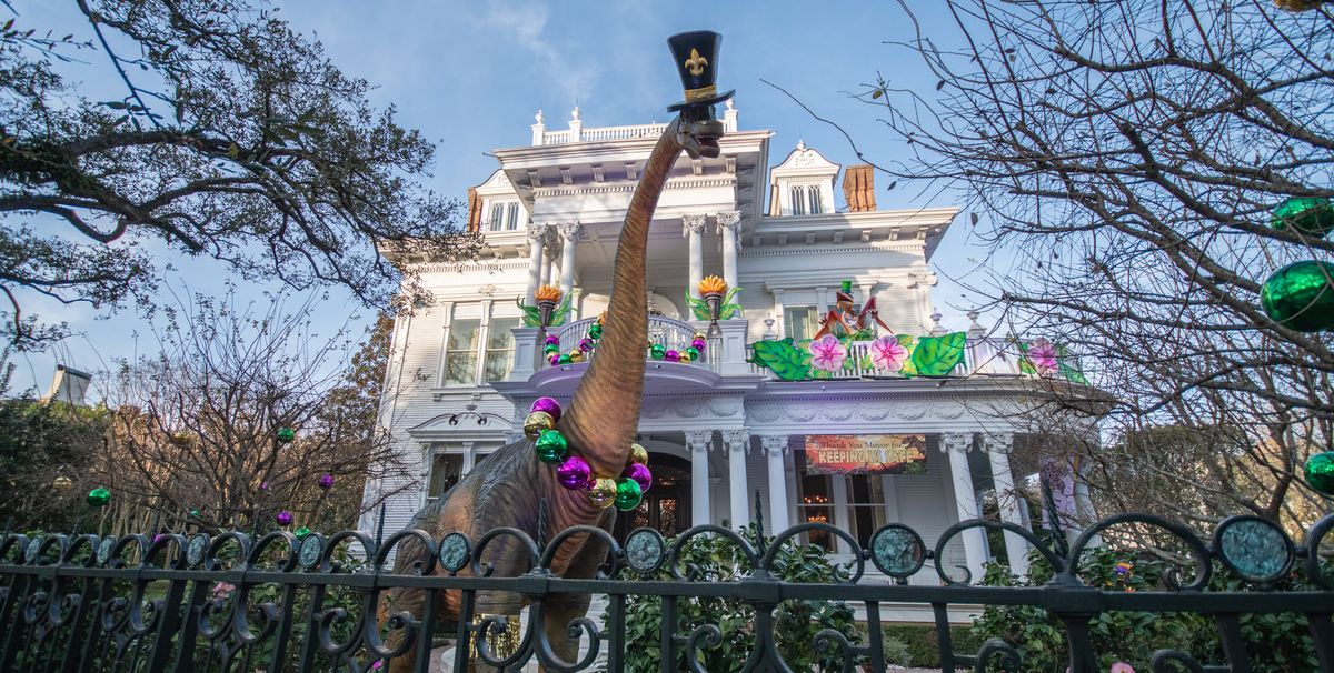 A dinosaur themed House Float, produced by Kern Studios © 2021 Krewe of House Floats / Allen Boudreaux