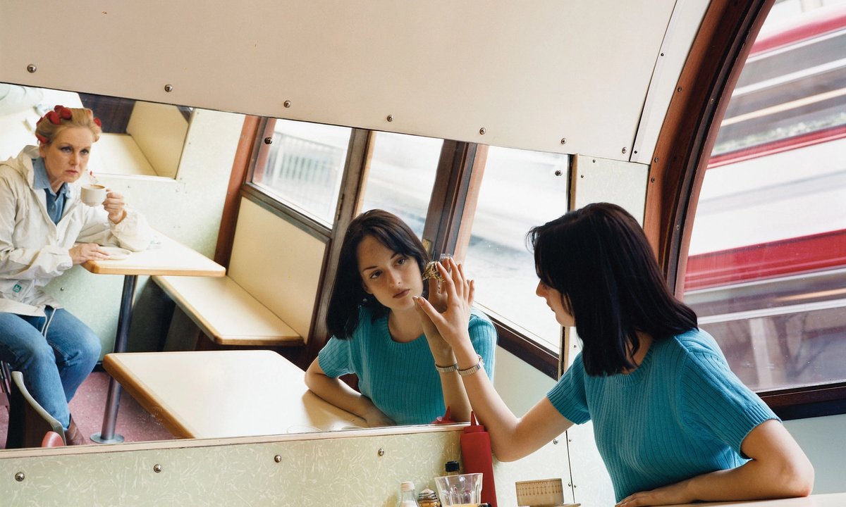 photographer Hannah Starkey on establishing a extra truthful world inhabited by ladies photographer Hannah Starkey on establishing a extra truthful world inhabited by ladies