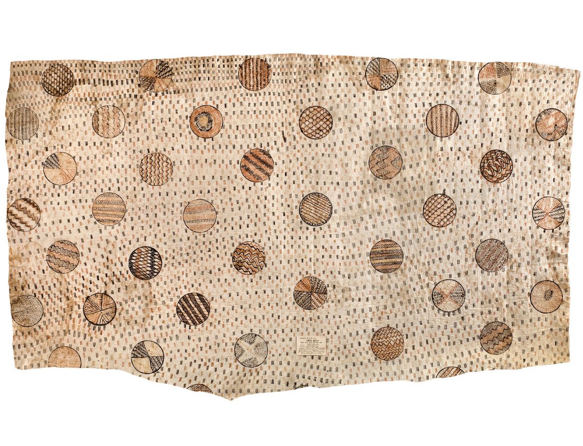 Bedcover (kapa moe), Hawaiian Islands, early 19th century, Los Angeles County Museum of Art, gift of the 2023 Collectors Committee © 2010 Blackburn Collection, Marfa, Texas