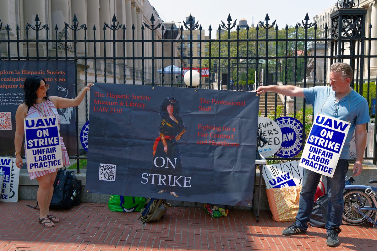 Striking workers outside the Hispanic Society Museum & Library Courtesy Patrick Lenaghan