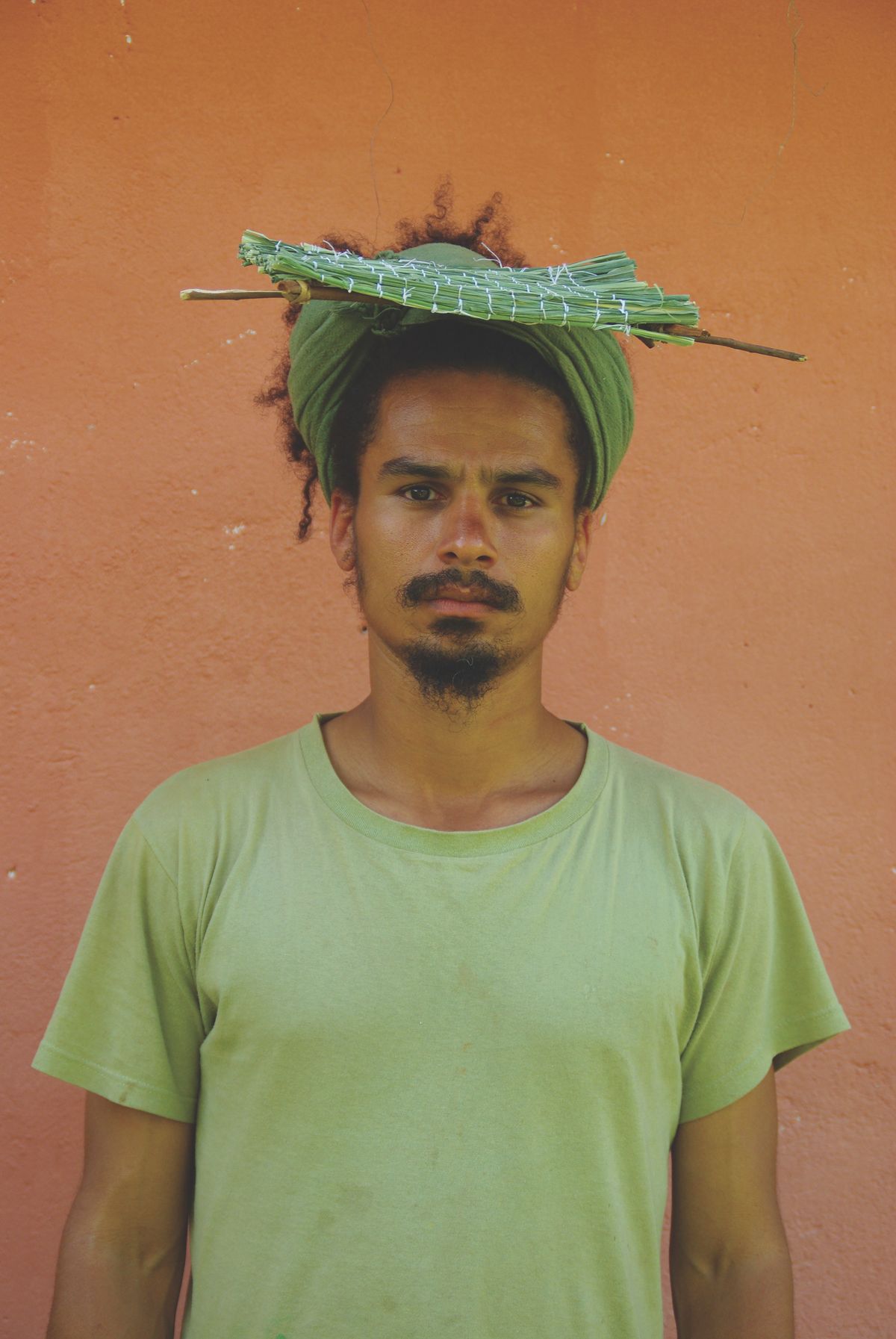 Paulo Nazareth, Sem título (Untitled), from Objeto para tampar o Sol de seus olhos, 2010 Courtesy the artist