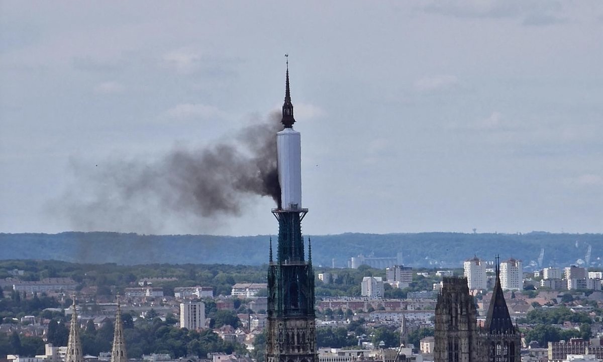 Art collection saved from Rouen cathedral blaze, says French culture minister Art collection saved from Rouen cathedral blaze, says French culture minister