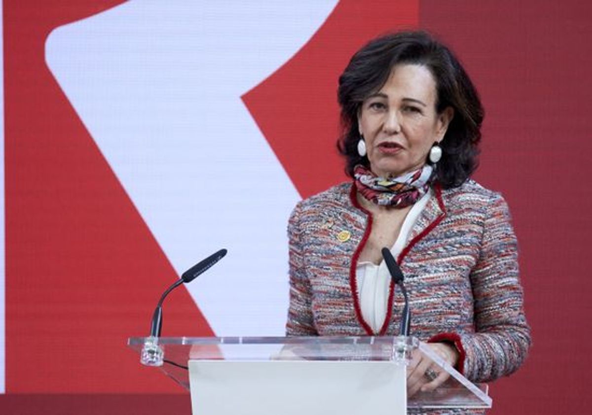 Ana Botín at the eighth edition of the Honorary Brand Ambassadors for Spain ceremony in Madrid on 3 March, just before the coronavirus outbreak hit the country. Angel Naval/Marina Press/Shutterstock