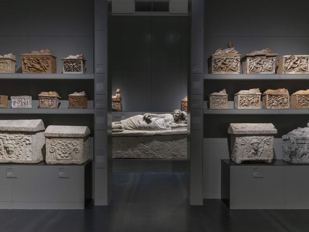 The Etruscan room with the tomb of the Matausni © Musei Reali Torino