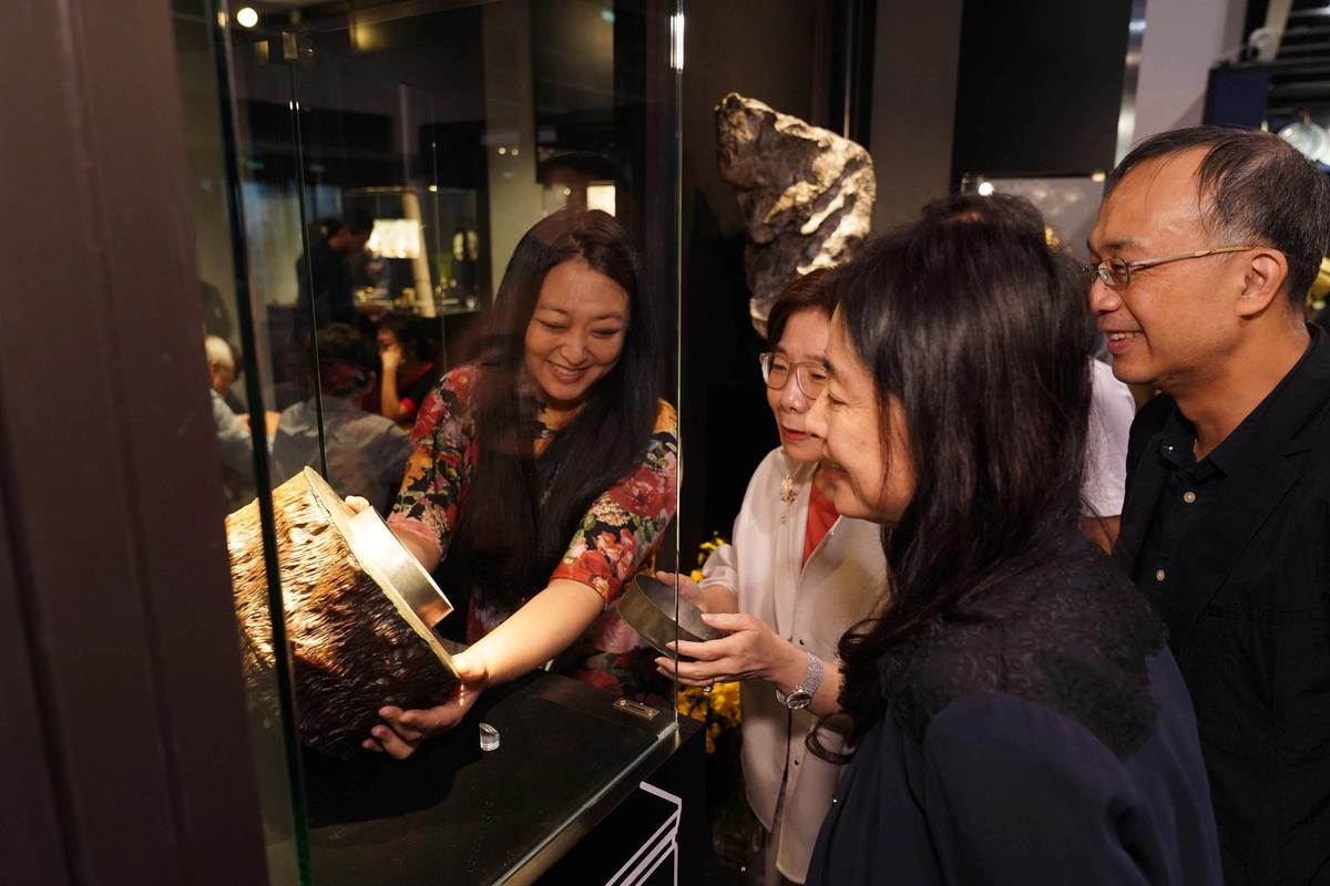 Maria Kiang Chinese Art © Fine Art Asia