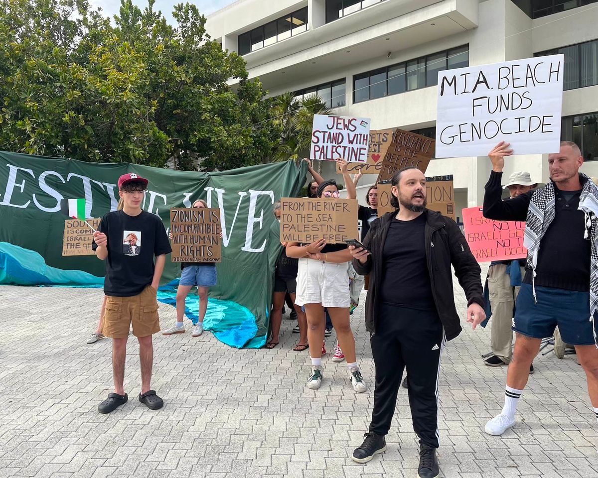 Activists organised a pro-Palestine rally near Art Basel Miami Beach on 7 December 2024 Photo: Francess Archer Dunbar