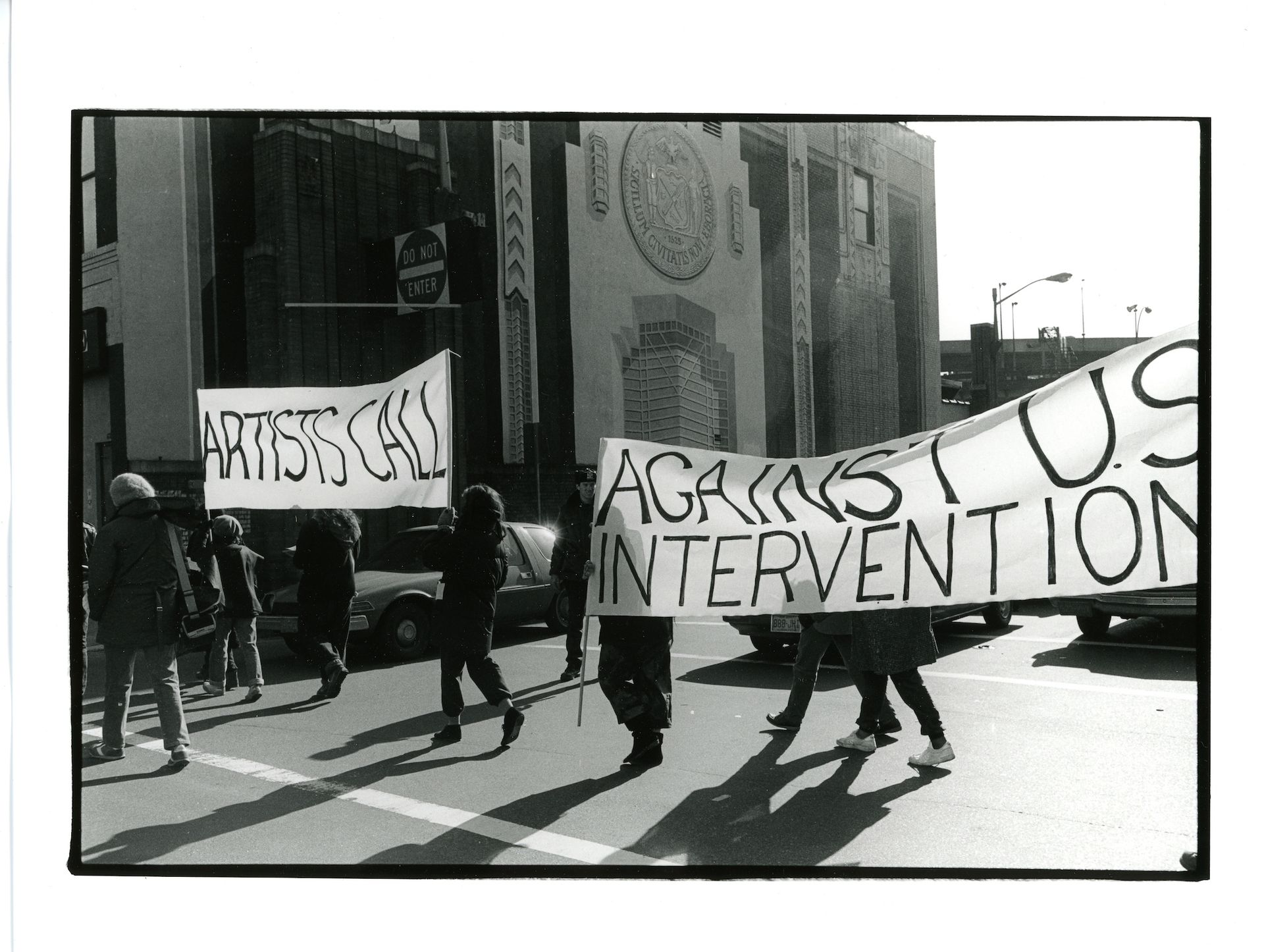 Dona Ann McAdams, Procession for Peace with Artists Call banner, New York City, 1984 Courtesy of artist
