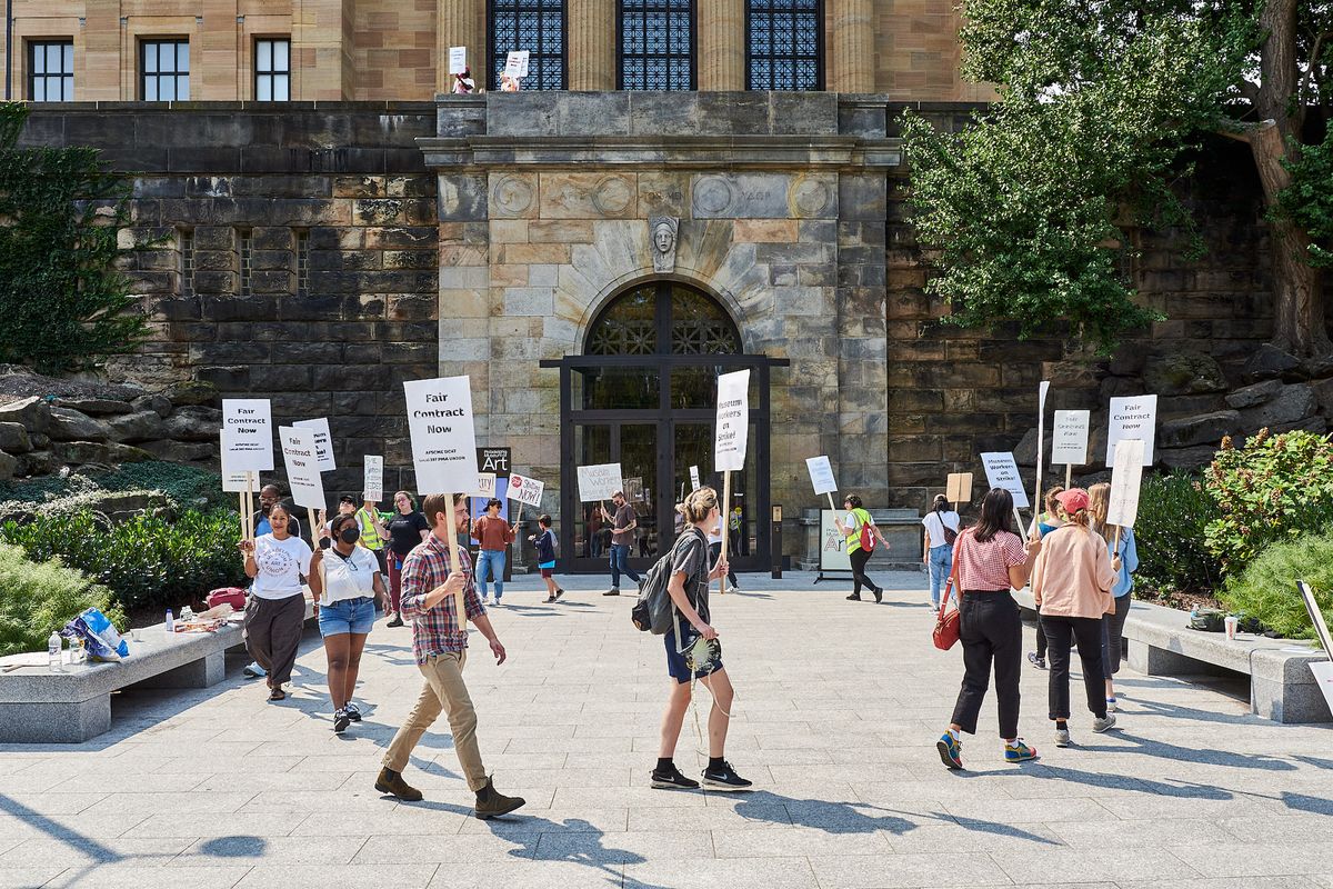 Striking workers and their supporters forming a picket line outside the Philadelphia Museum of Art Photo by Tim Tiebout