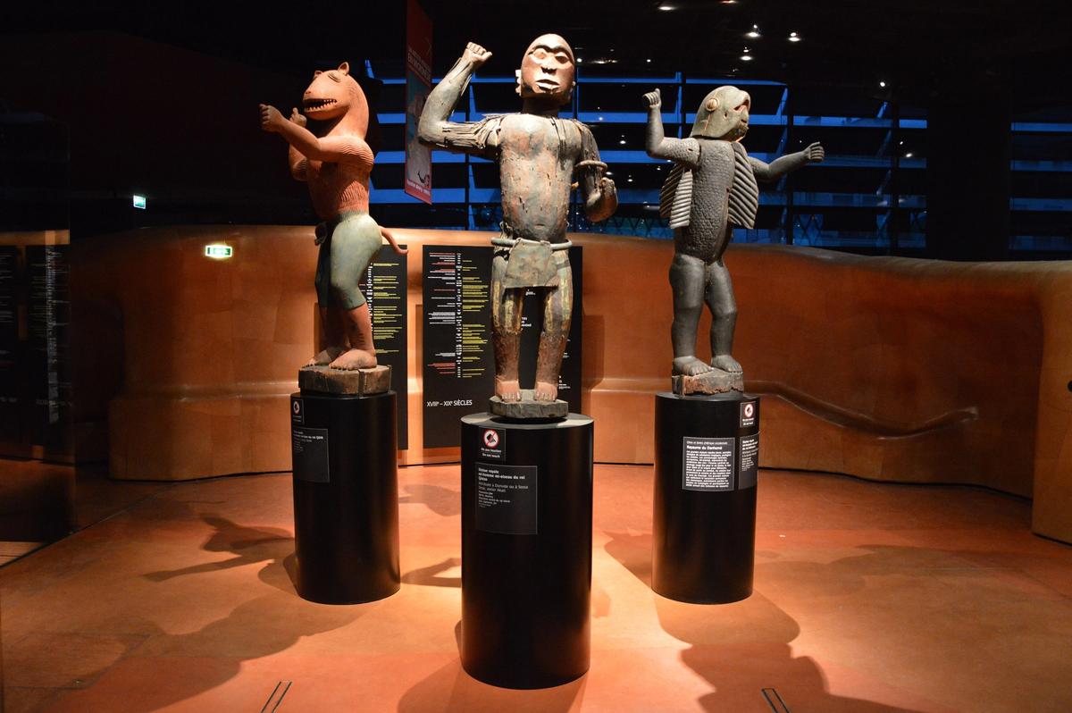 Three 19th-century wooden royal statues of the Dahomey Kingdom (present day Benin), at the Musée du Quai Branly in Paris, France Photo: Shonagon