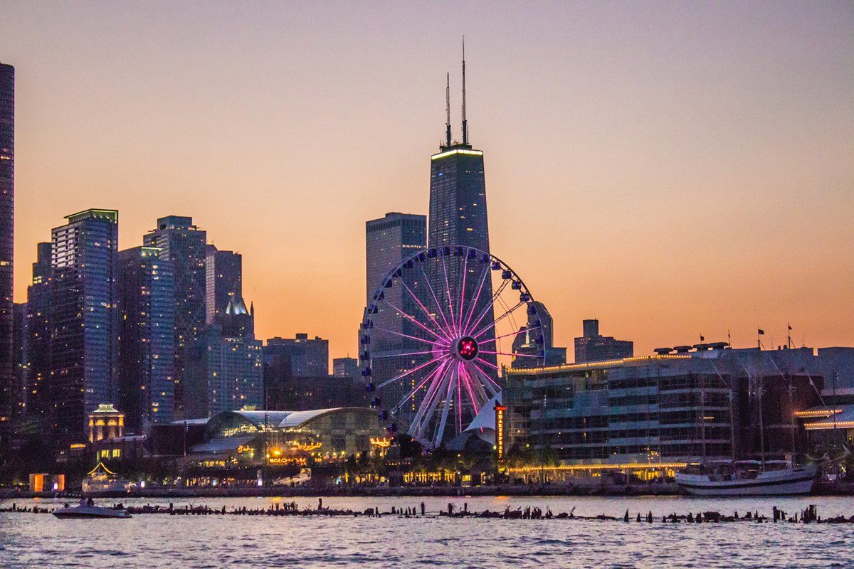 Chicago's biggest art fair take place on the city's Navy Pier
© Unsplash