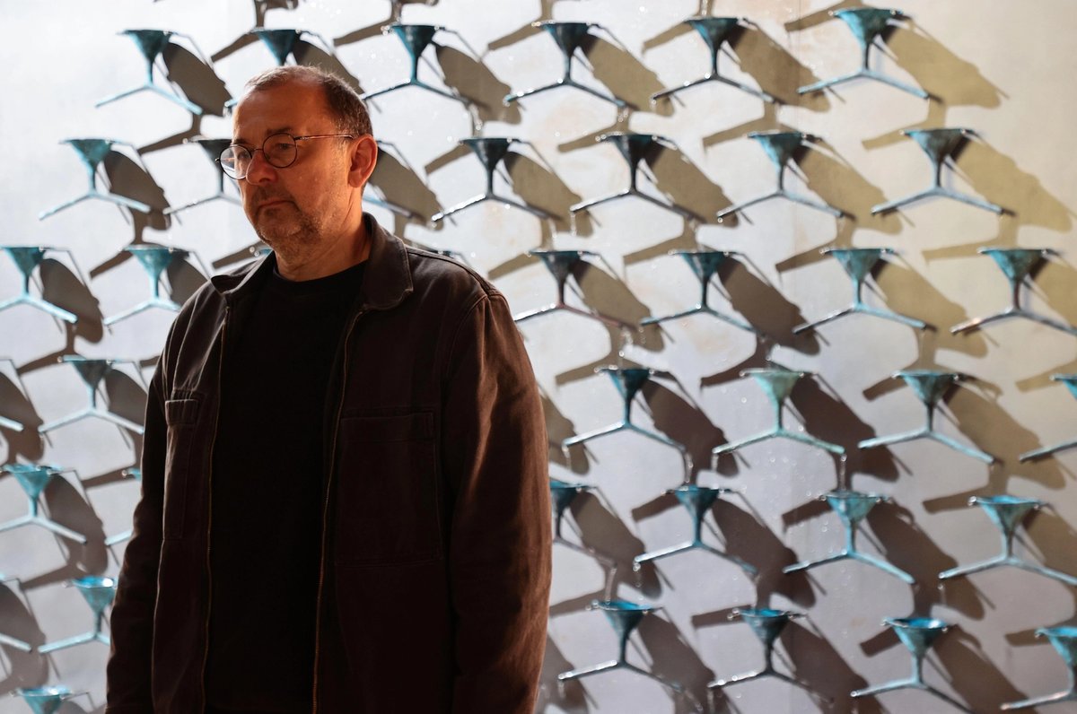 Pavlo Makov in front of his work The Fountain of Exhaustion at the 2022 Venice Biennale
Photo: Independent Photo Agency Srl / Alamy Stock Photo