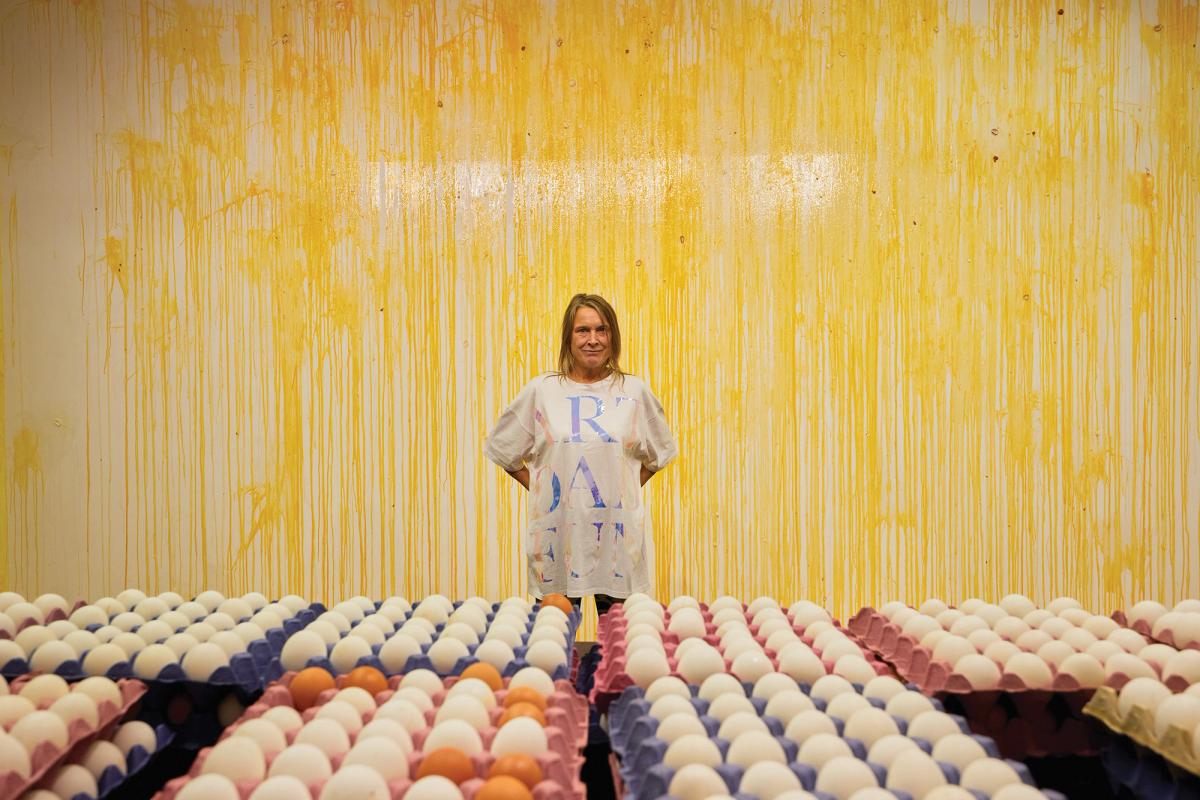 Must be yolking: participants in the latest iteration of Sarah Lucas’s 1000 Eggs For Women—part of the group show Un Oeuf Is Un Oeuf—scrambled to lob eggs at the walls of TJ Boulting gallery Tom Carter Photography