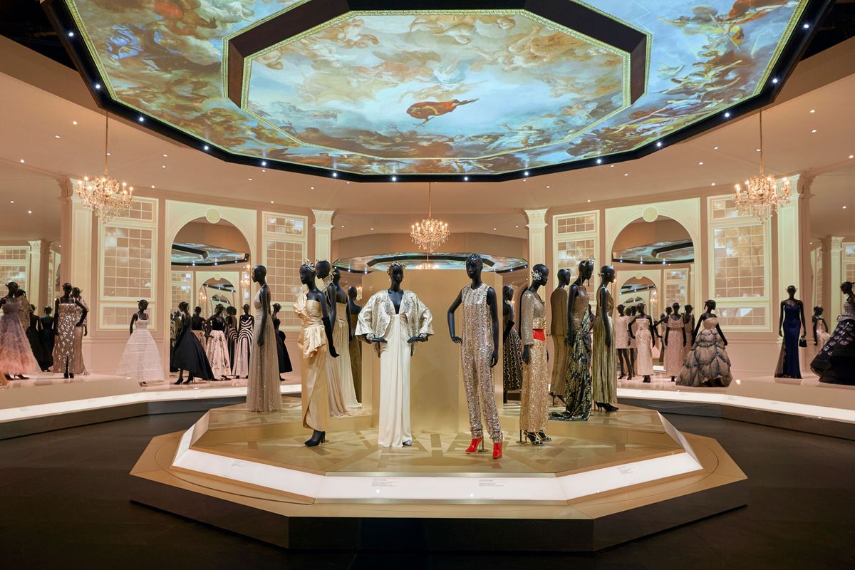 Installation view of the Christian Dior: Designer of Dreams exhibition at the Victoria and Albert Museum © Adrien Dirand