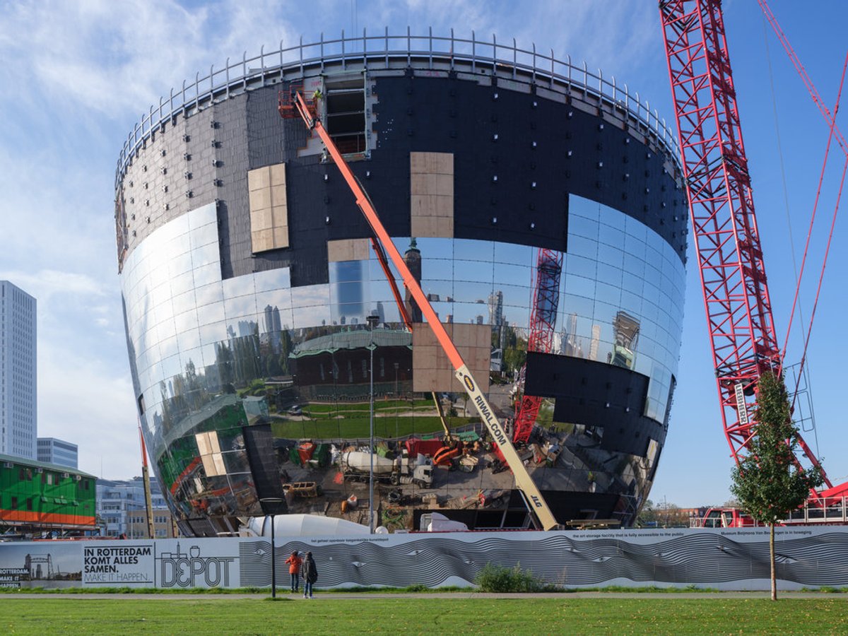 The mirrored building, housing a mix of public and private collections, will open for tours in 2020 ahead of the full 2021 launch © Ossip Duivenbode/Museum Boijmans Van Beuningen