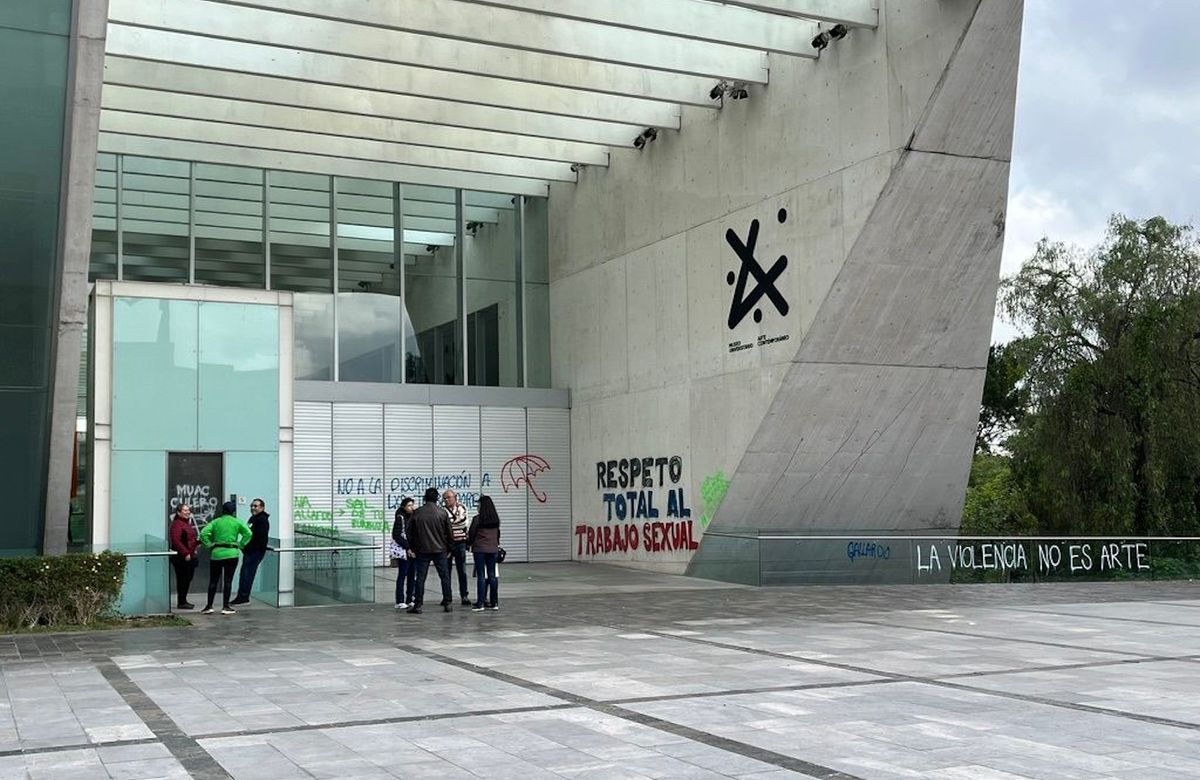 Graffiti on the exterior of Mexico City’s Museo Universitario Arte Contemporáneo (Muac) in protest of a work by the Argentinian artist Ana Gallardo Photo courtesy Ximena Apisdorf