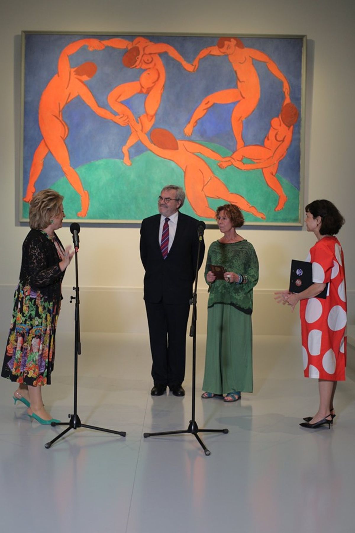 André-Marc Delocque-Fourcaud (centre), the grandson of Sergei Shchukin, was handed a Russian passport at the opening of the Pushkin's exhibition Shchukin: Biography of a Collection © The Pushkin State Museum of Fine Arts