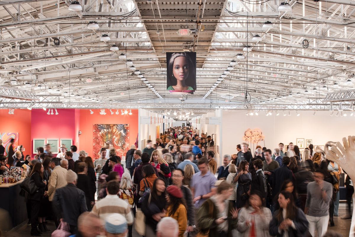 Visitors to the 2025 edition of the San Francisco Art Fair Photography by Drew Bird, Courtesy of Art Market Productions