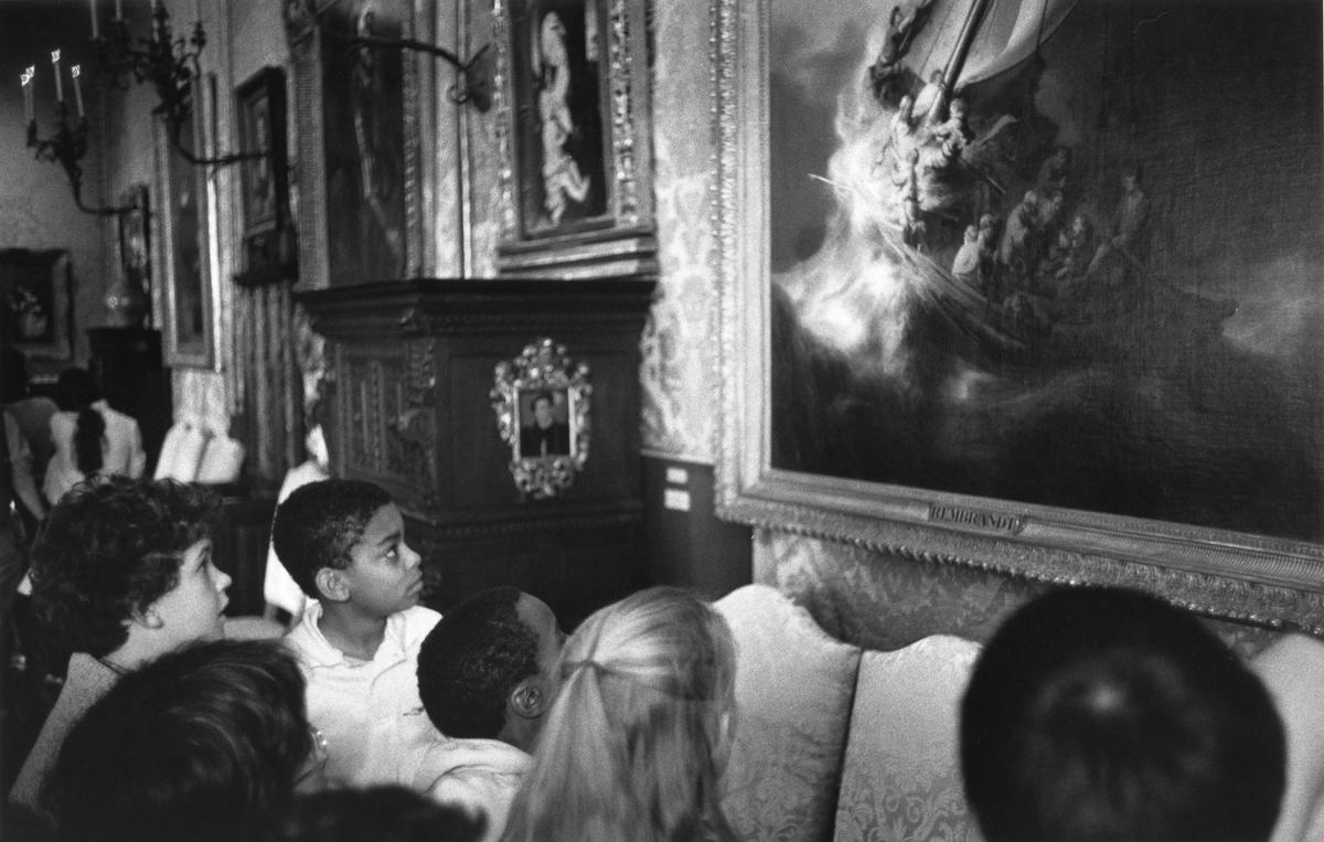 School children with Rembrandt's Christ in the Storm on the Sea of Galilee in 1982. Courtesy the Isabella Stewart Gardner Museum