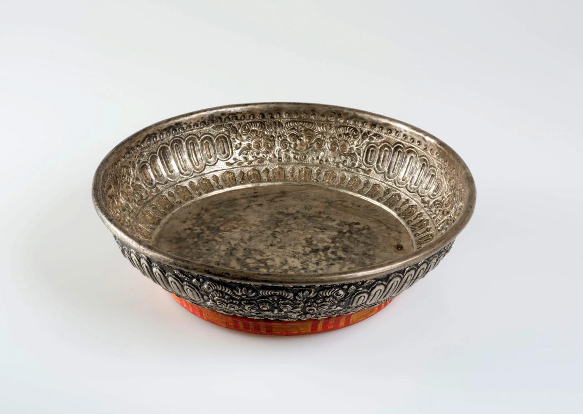 This offering bowl was captured in 1906 during war operations by the Dutch colonial army in South Bali. The object has images of Banaspati (lord of the forest) with a bird's head and karang (rock) on either side

Courtesy of the Municipality of Rotterdam