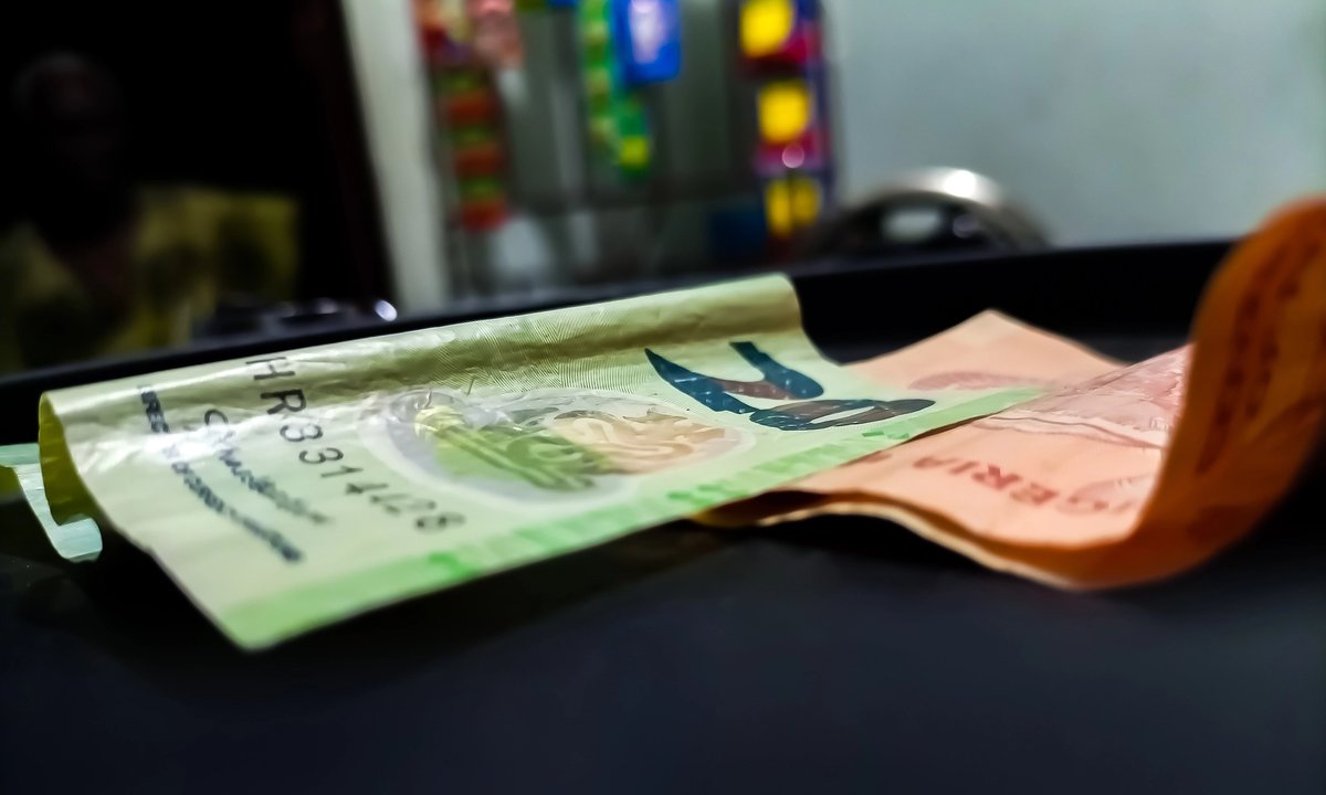 African art market confronts economic turbulence on the continent African art market confronts economic turbulence on the continent