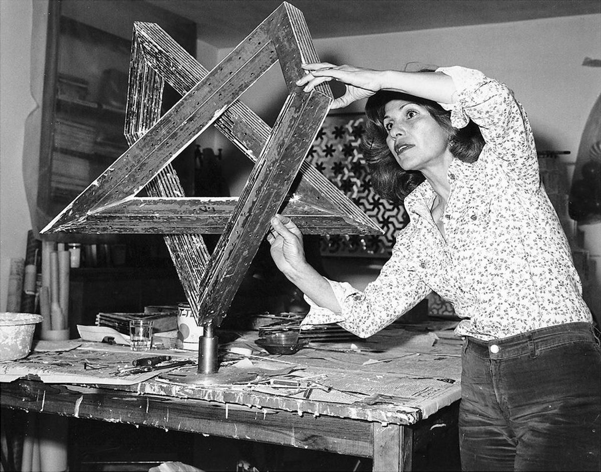Farmanfarmaian working in her studio in Tehran in 1975 Courtesy of the artist’s family and Haines Gallery