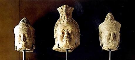  US authorities return 33 looted antiquities to Cambodia 