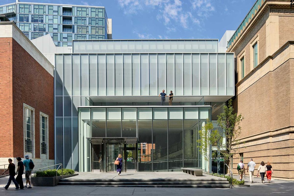 The new Mark Rothko Pavilion honours the artist—whose family immigrated to Portland—provides a new entrance and links the museum’s earlier buildings
Photo: Jeremy Bittermann