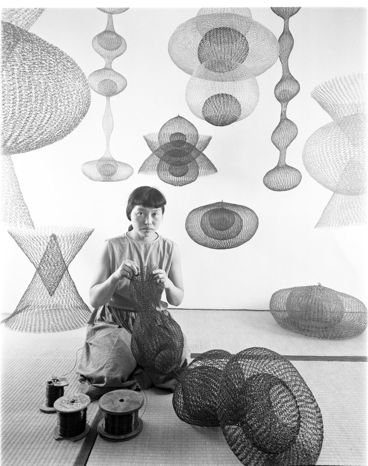 Artist Ruth Asawa making wire sculptures, California, United States, November 1954 Image: Nat Farbman/The LIFE Picture Collection/Shutterstock; artwork: © 2025 Ruth Asawa Lanier, Inc., courtesy David Zwirner
