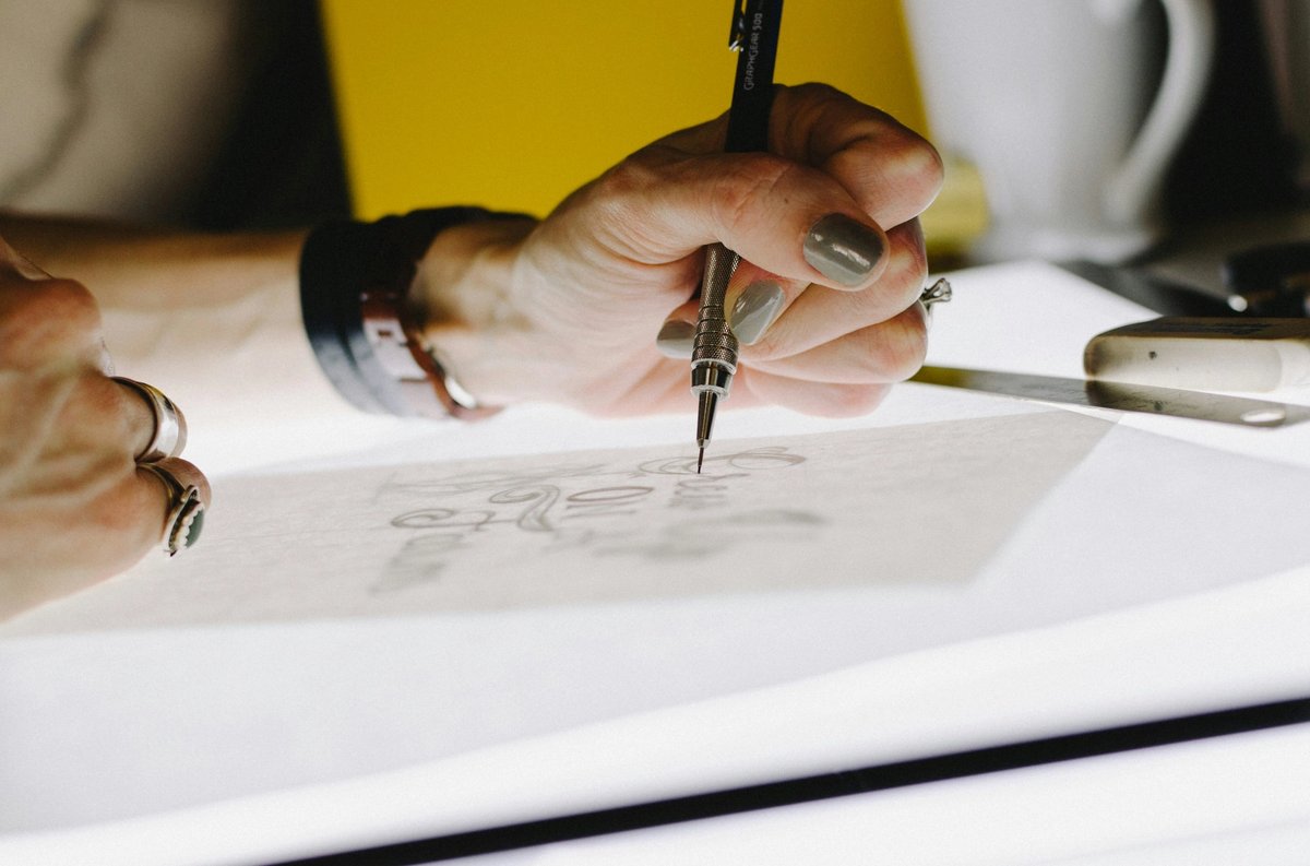 Visual artists from less privileged socio-economic backgrounds face income drops of up to 40% compared to the £12,500 median, the report states