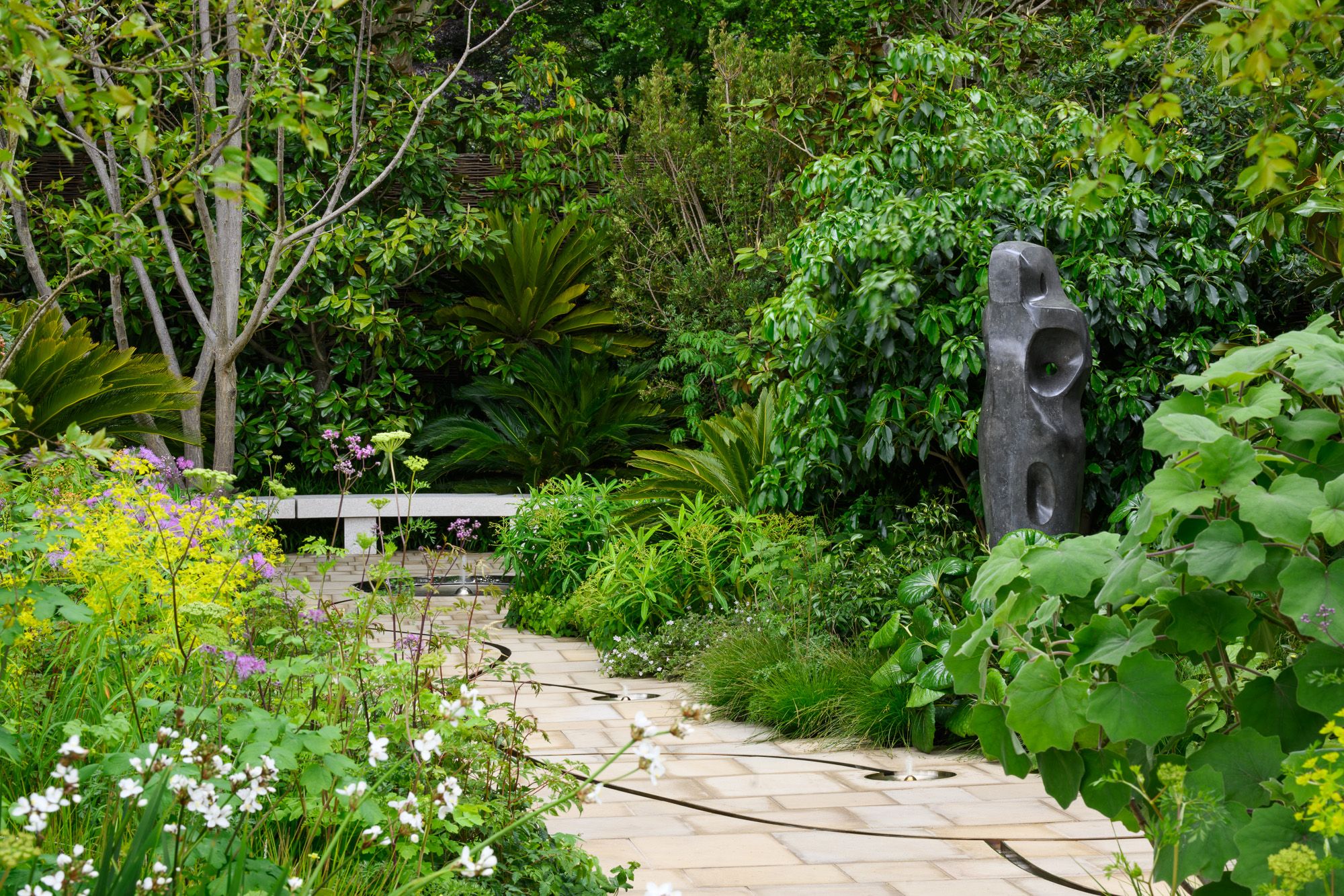 The Tate Britain Garden at RHS Chelsea Flower Show 2026 featuring Barbara Hepworth's Bicentric Form (1949)

Photo: Jason Ingram