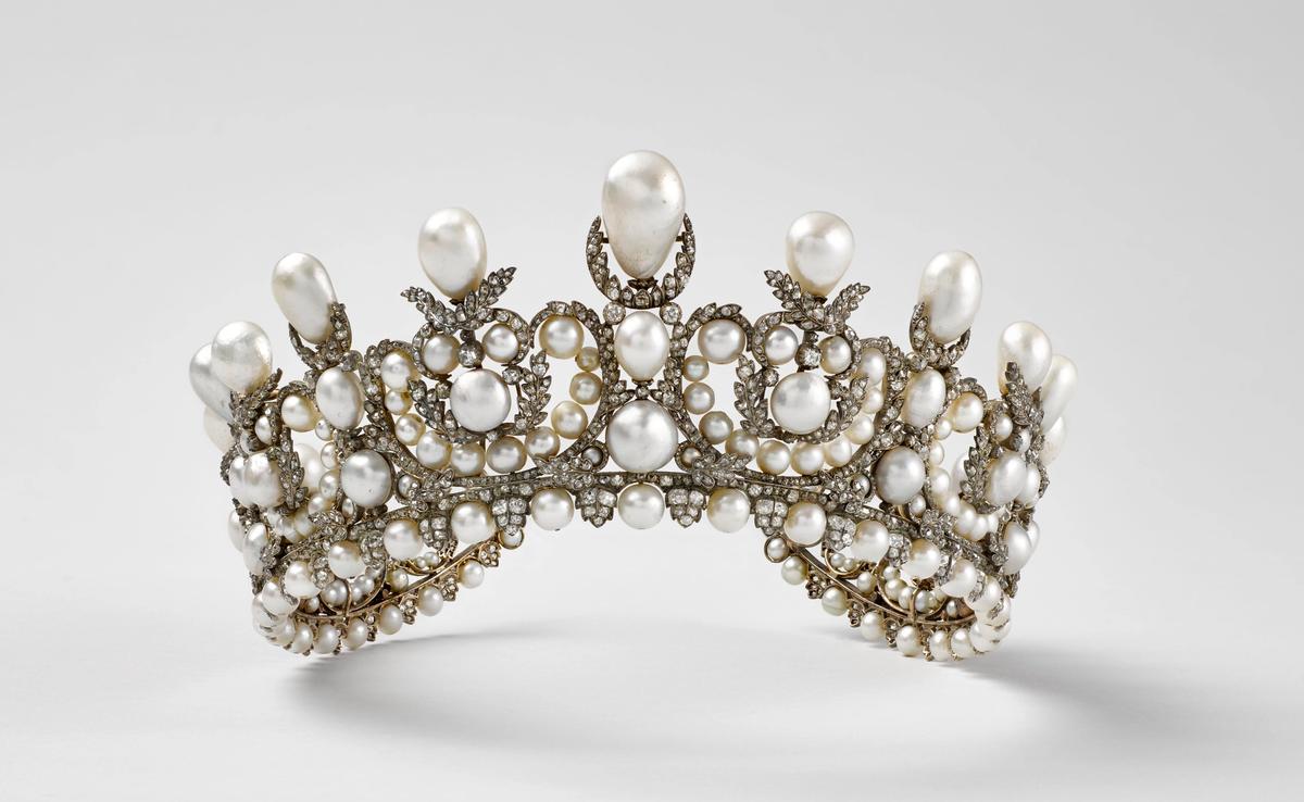 The empress Eugénie’s diadem, stolen along her large corsage-bow brooch, a prized 19th-century imperial ensemble
© 2015 Grand Palais Rmn (musée du Louvre). Stéphane Maréchalle