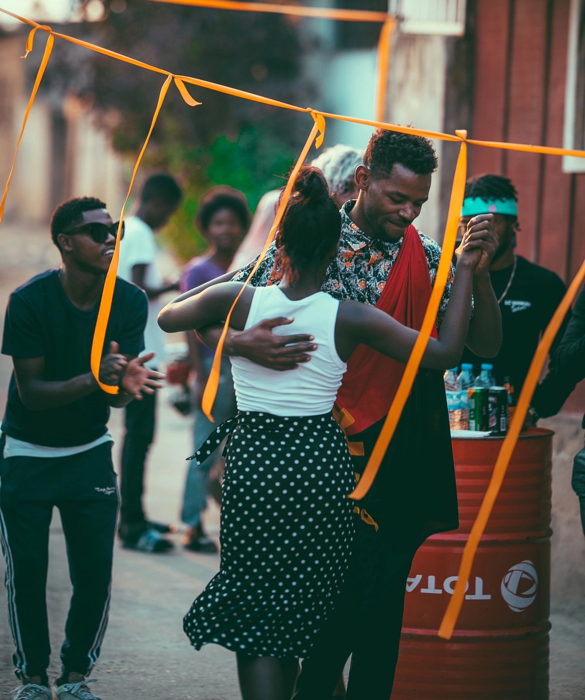 A couple dancing the kizomba. The Kizomba Design Museum launches to coincide with the 35th edition of Bienal de São Paulo. The danc ewill be used as a departure point to explore Brazil’s colonial history with certain African nations
Photo: Kim Praise. Courtesy Kizomba Design Museum