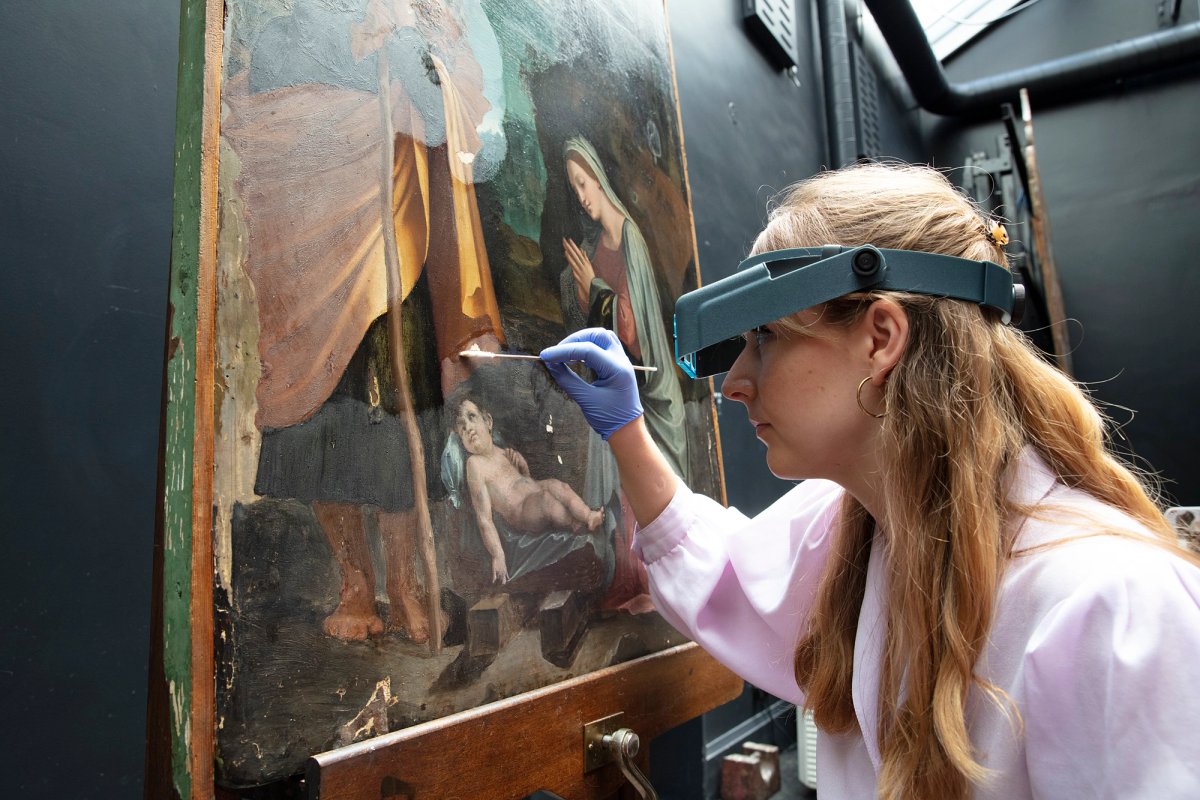 Conservation fellow Olivia Stoddart restoring Peruzzi's Nativity.
© The National Gallery, London
