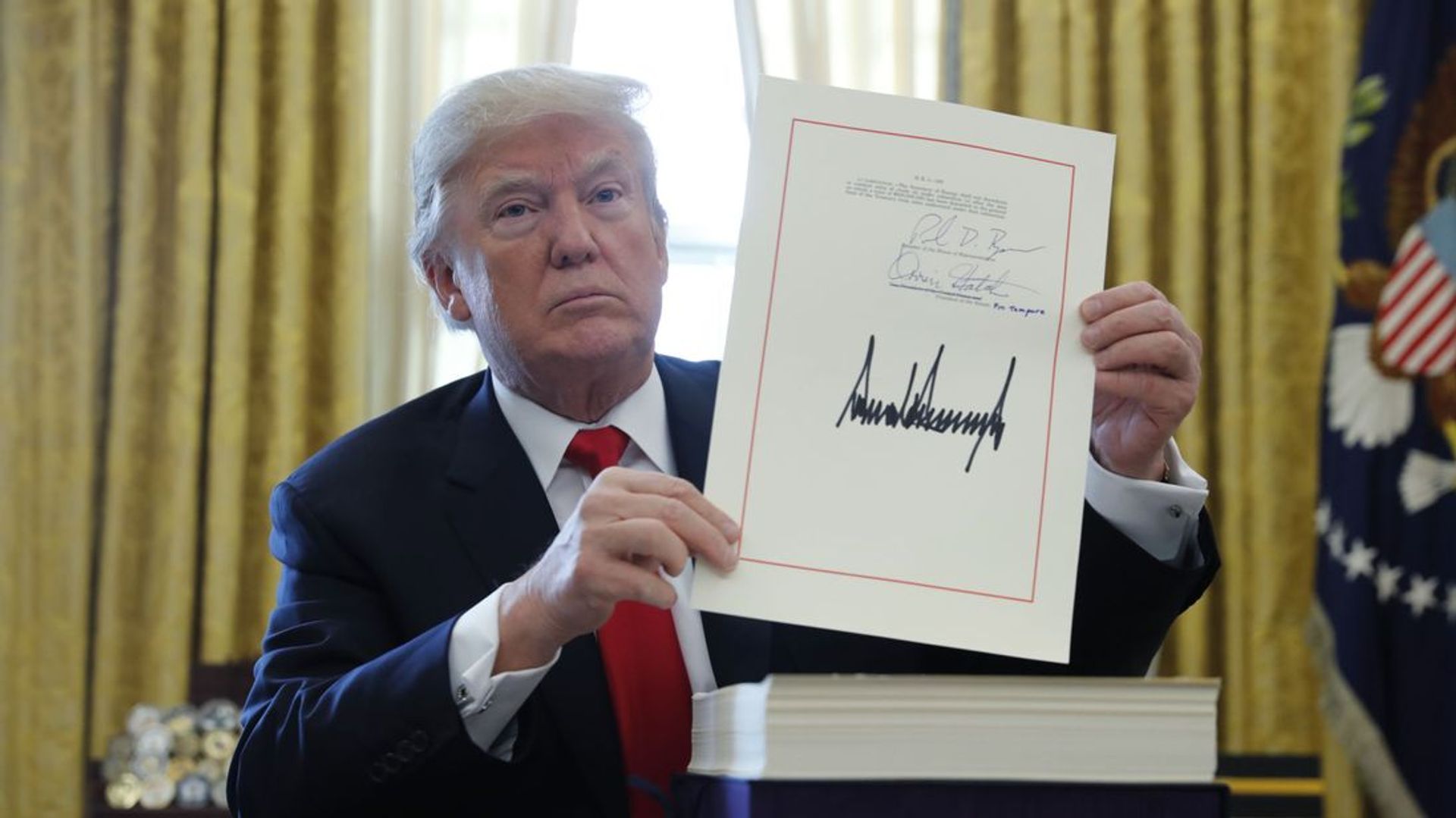 Donald Trump shows his signature on his Act to overhaul taxes Reuters/Jonathan Erns