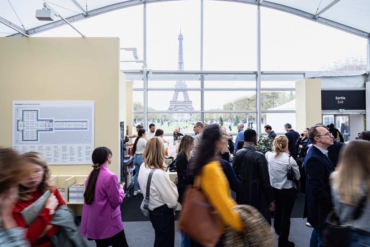 Visitors during the VIP preview of the 2023 edition of the Paris+ by Art Basel fair Courtesy of Paris+ par Art Basel