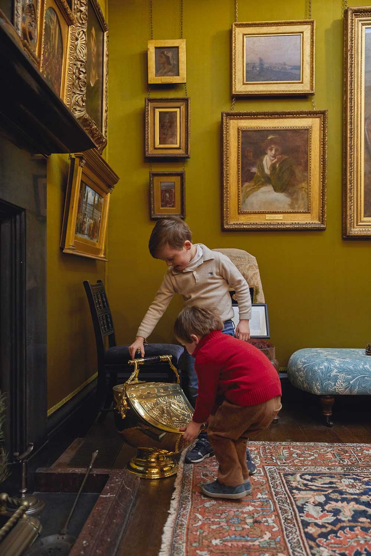 Children looking at the Victorian brass coal scuttle in the Silk Room at Leighton House
© Janie Airey