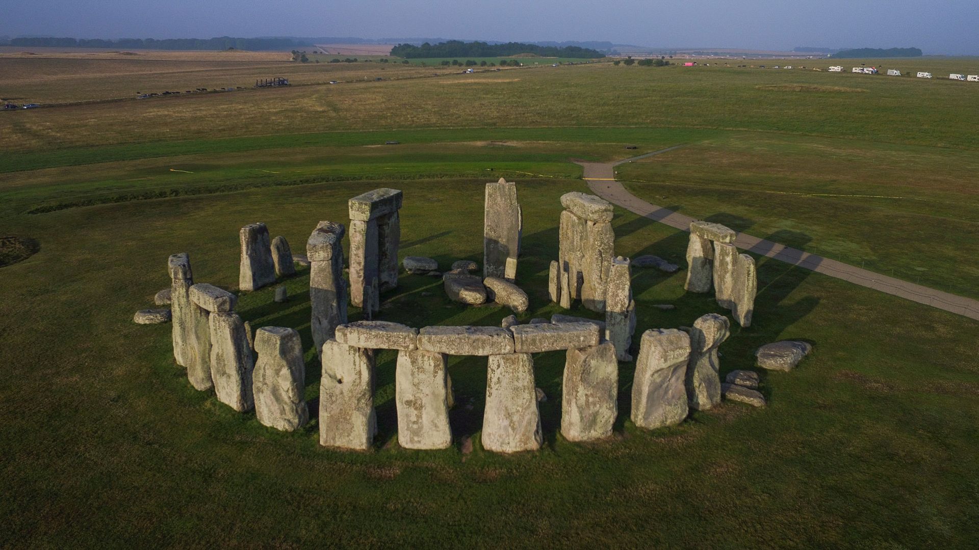 Stonehenge is perhaps the worlds. Монумент Стоунхендж Англия. Графство Уилтшир Стоунхендж. Солсбери Стоунхендж. Трилиты Стоунхенджа.
