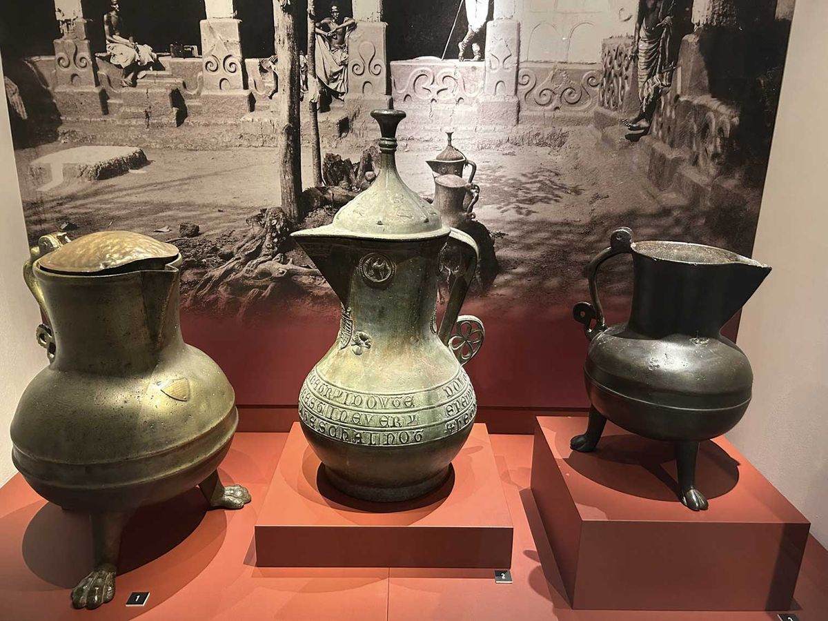 The current display in the York Army Museum with the Asante Ewer in the centre. An 1884 photograph of the ewer in the courtyard of the royal palace in Kumasi is in the background Photo: © The Art Newspaper