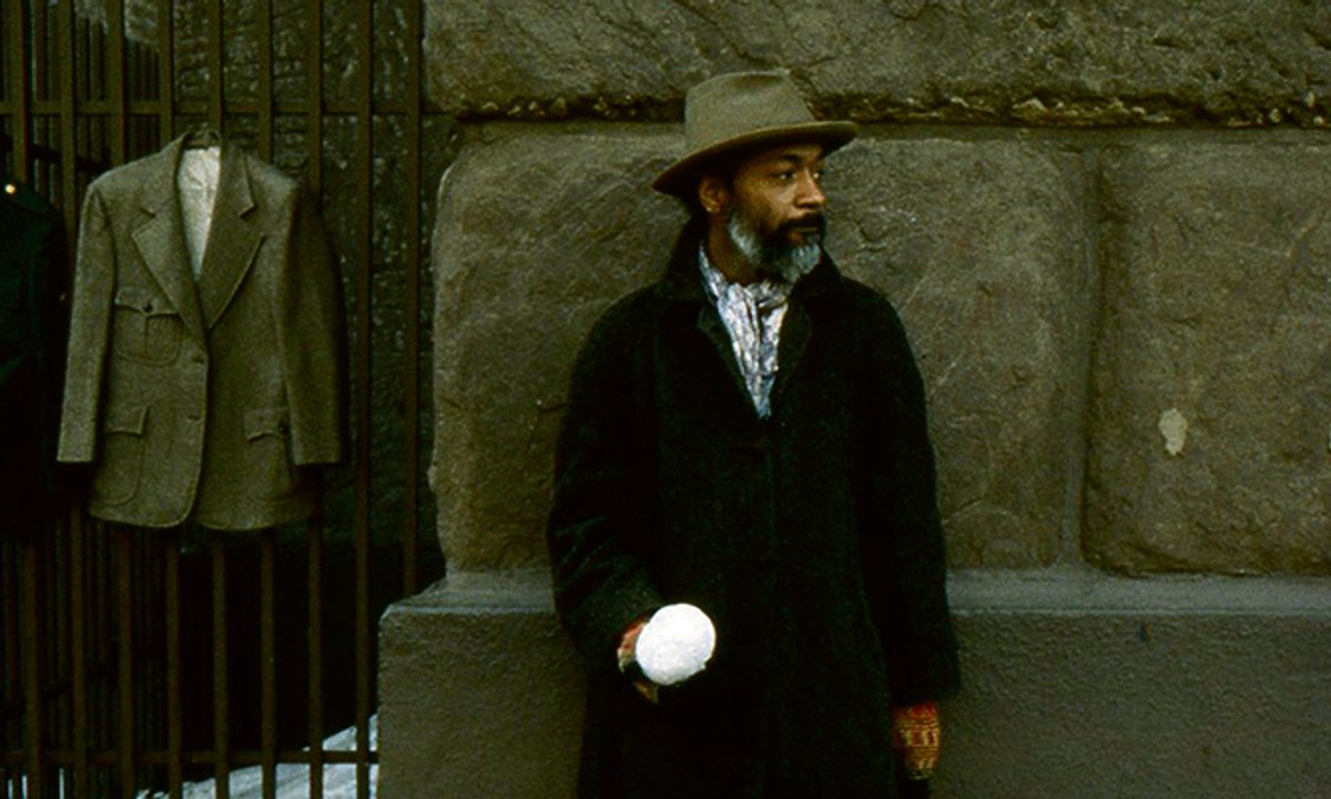 A brand new documentary tracks David Hammons, the artwork world’s invisible man A brand new documentary tracks David Hammons, the artwork world’s invisible man