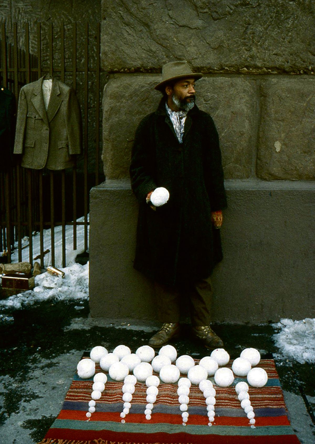 Selling snow in winter: The Melt Goes On Forever starts off with Dawoud Bey’s photographs of Hammons performing his work Bliz-aard Ball Sale (1983)

Performance: © the artist; Photo: Dawoud Bey