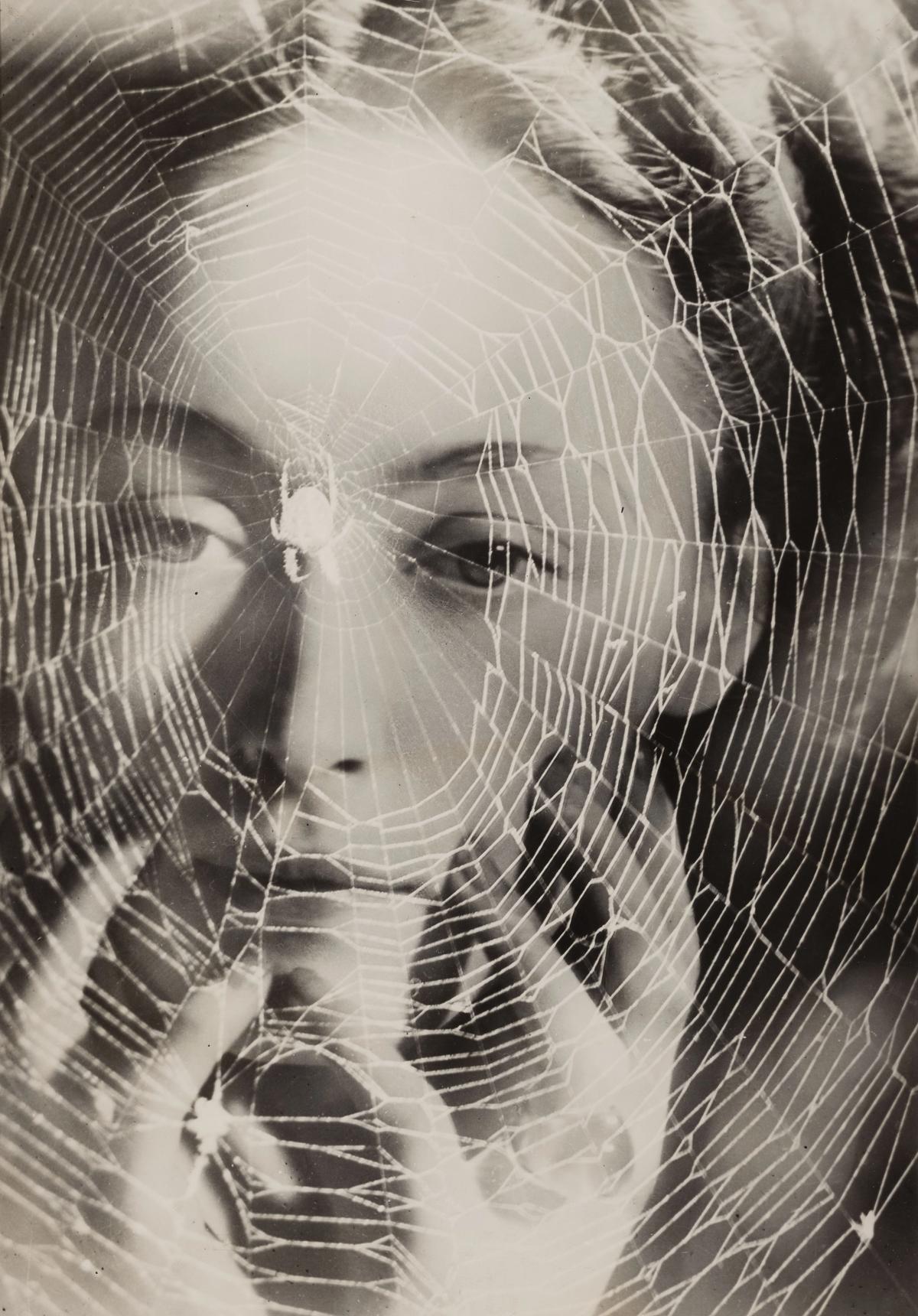 Dora Maar's Untitled (Fashion photograph, around 1935) Collection Therond © ADAGP, Paris and DACS, London 2019