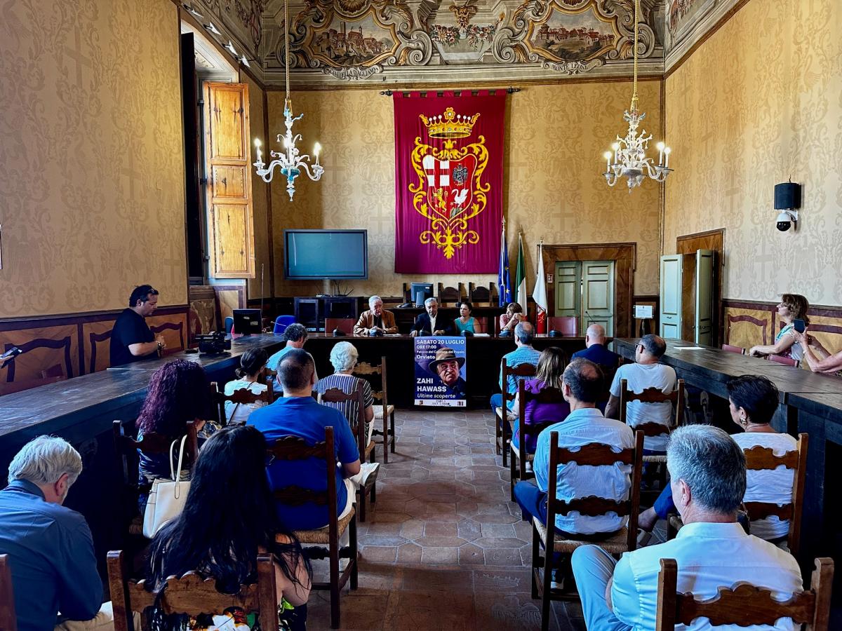 Zahi Hawass speaks at an event at Palazzo del Popolo as part of the Isola del Libro literature festival

Comune di Orvieto