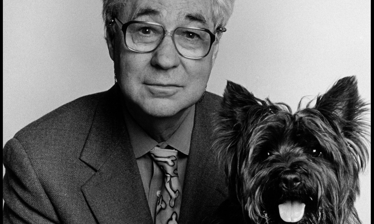 Elliott Erwitt, avenue photographer who combined humour and disappointment, has died, aged 95 Elliott Erwitt, avenue photographer who combined humour and disappointment, has died, aged 95