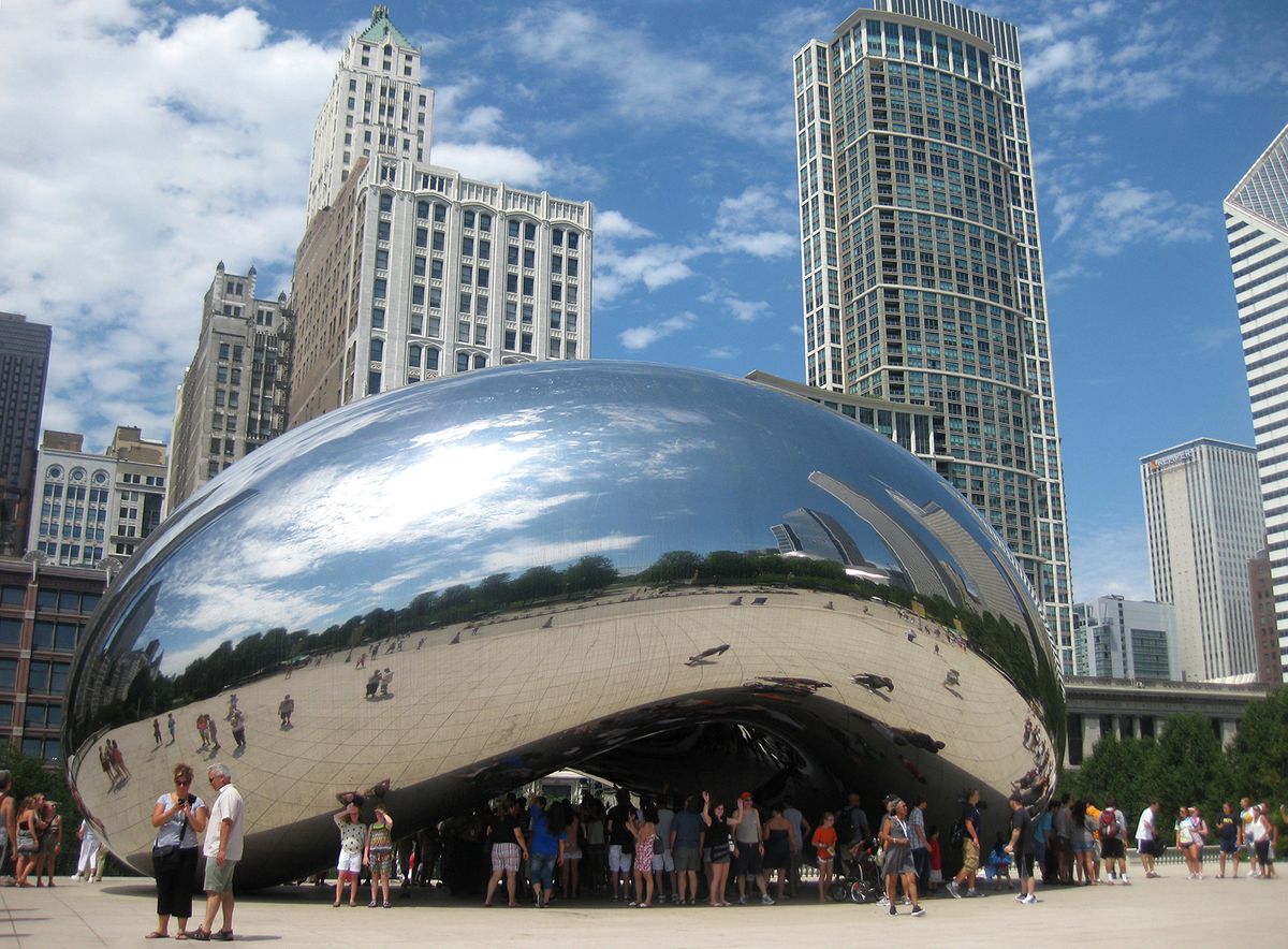 Anish  Kapoor's Cloud  Gate (2004) in Millennium  Park, Chicago Anish  Kapoor.  All  rights  reserved,  2018. Photo: Susan May Romano