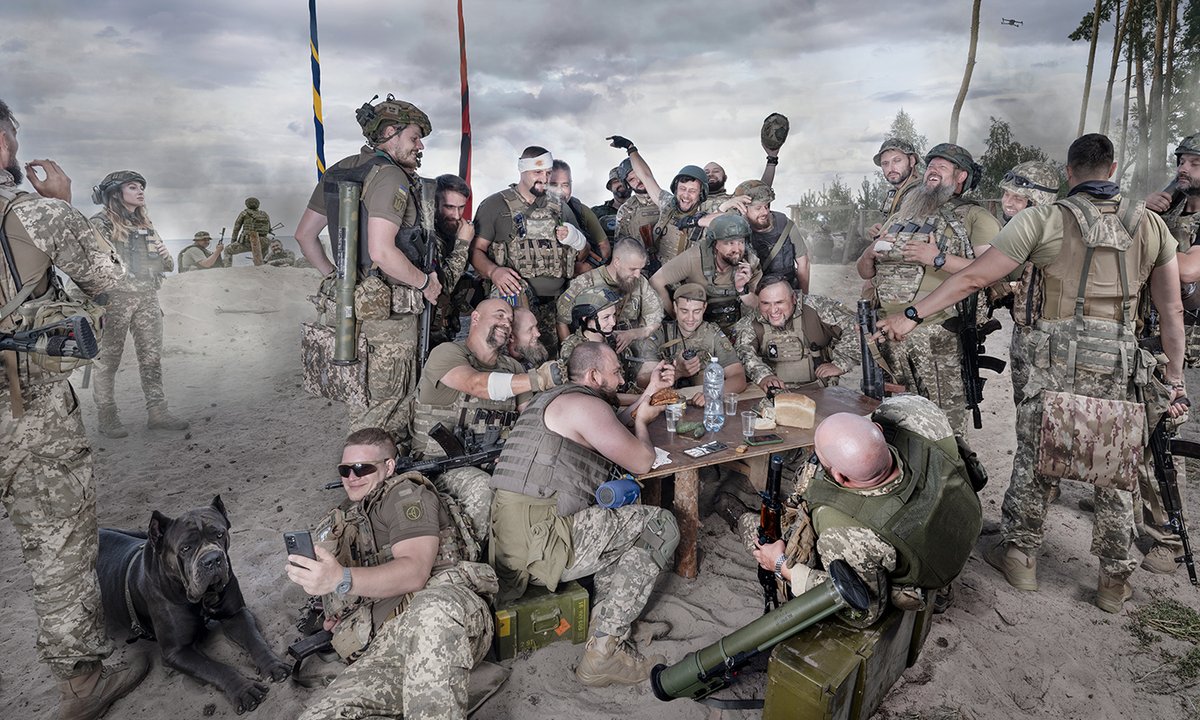 Artist recreates historical war painting using a crowd of Ukrainian soldiers