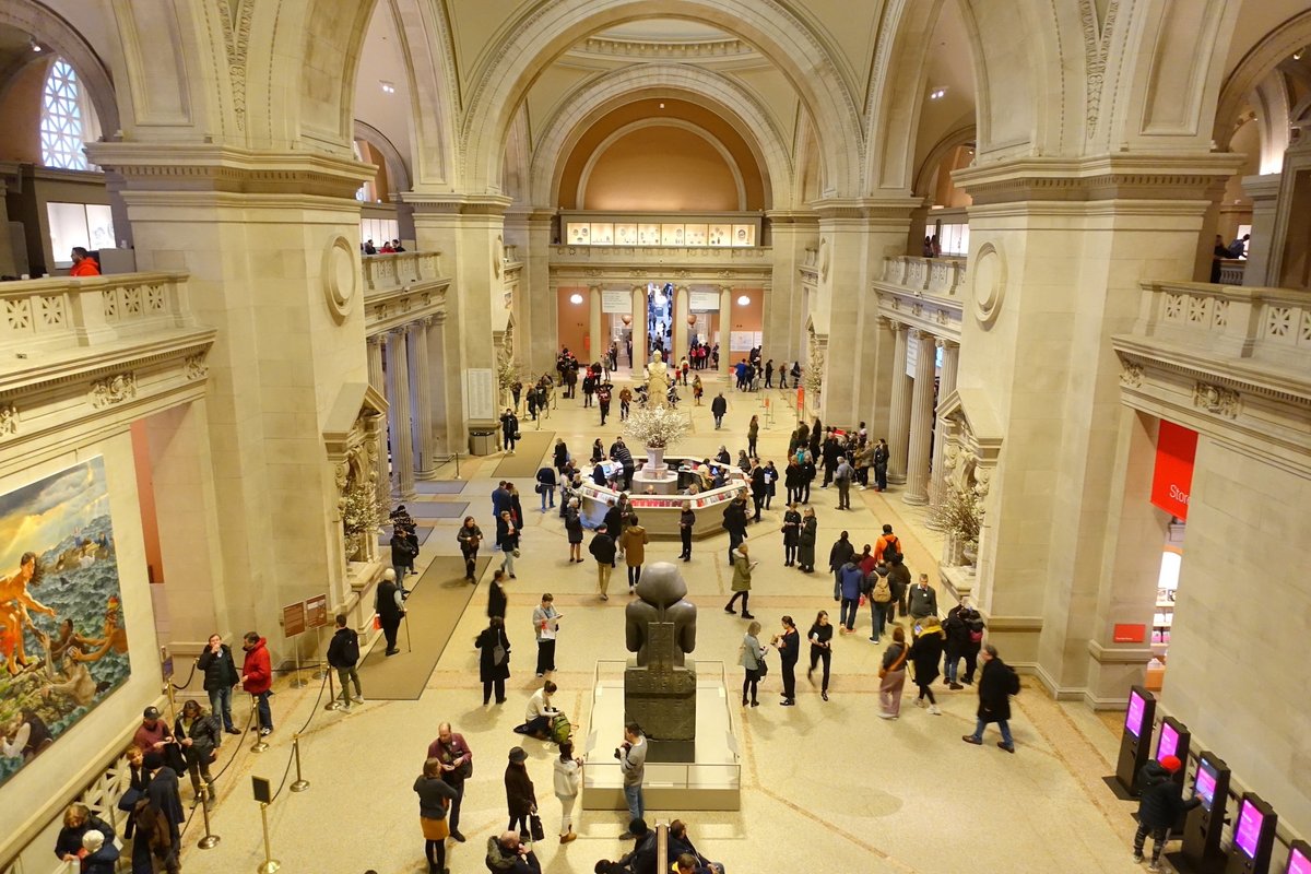 The great hall at the Metropolitan Museum of Art including, at right, an entrance to the store that will soon be converted into a gallery for Costume Institute exhibitions and other shows Photo by Daderot, via Wikimedia Commons