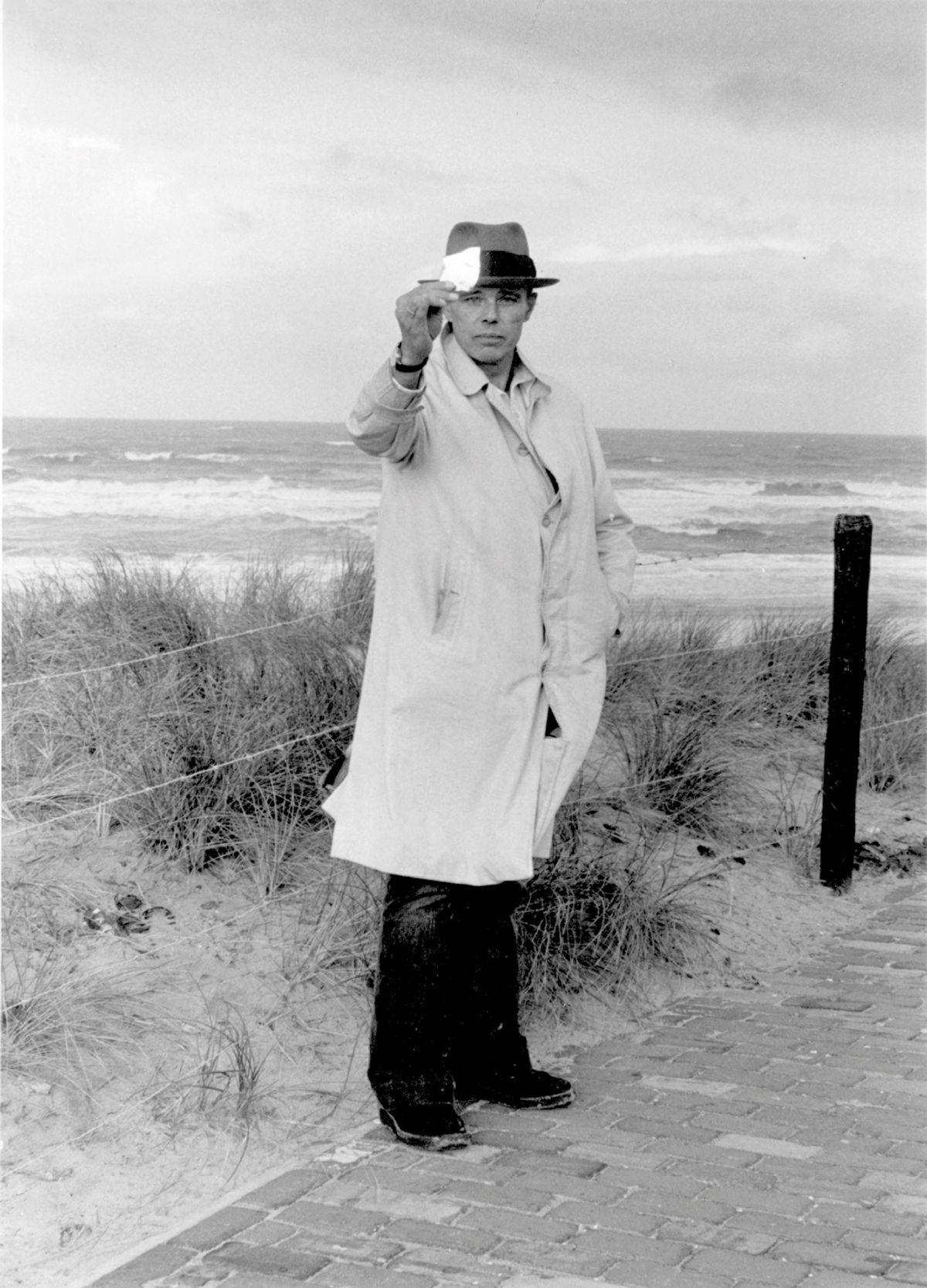 Joseph Beuys in Scheveningen (1976) Photo: Caroline Tisdall