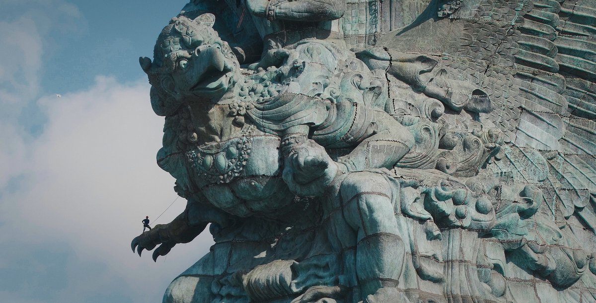 A scene from Sculpting the Giant (2022) Courtesy Seeds Motion, GFS Indonesia, Phiwedari