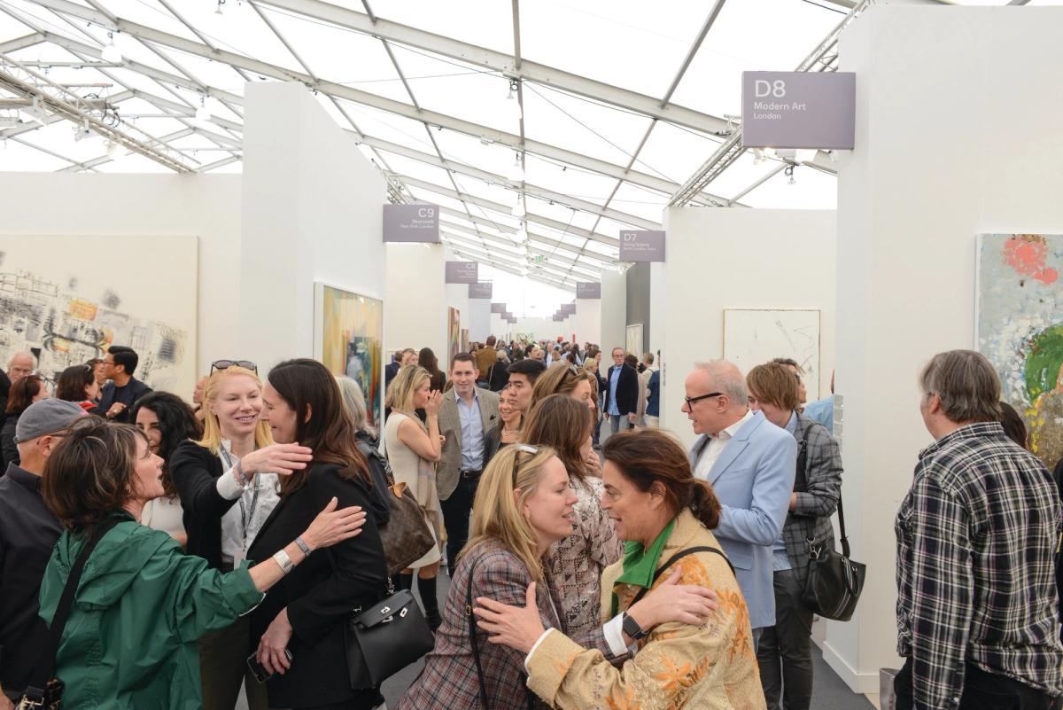 Will there be hugs and kisses this year? There were plenty at Frieze LA at the start of 2020 © Casey Kelbaugh